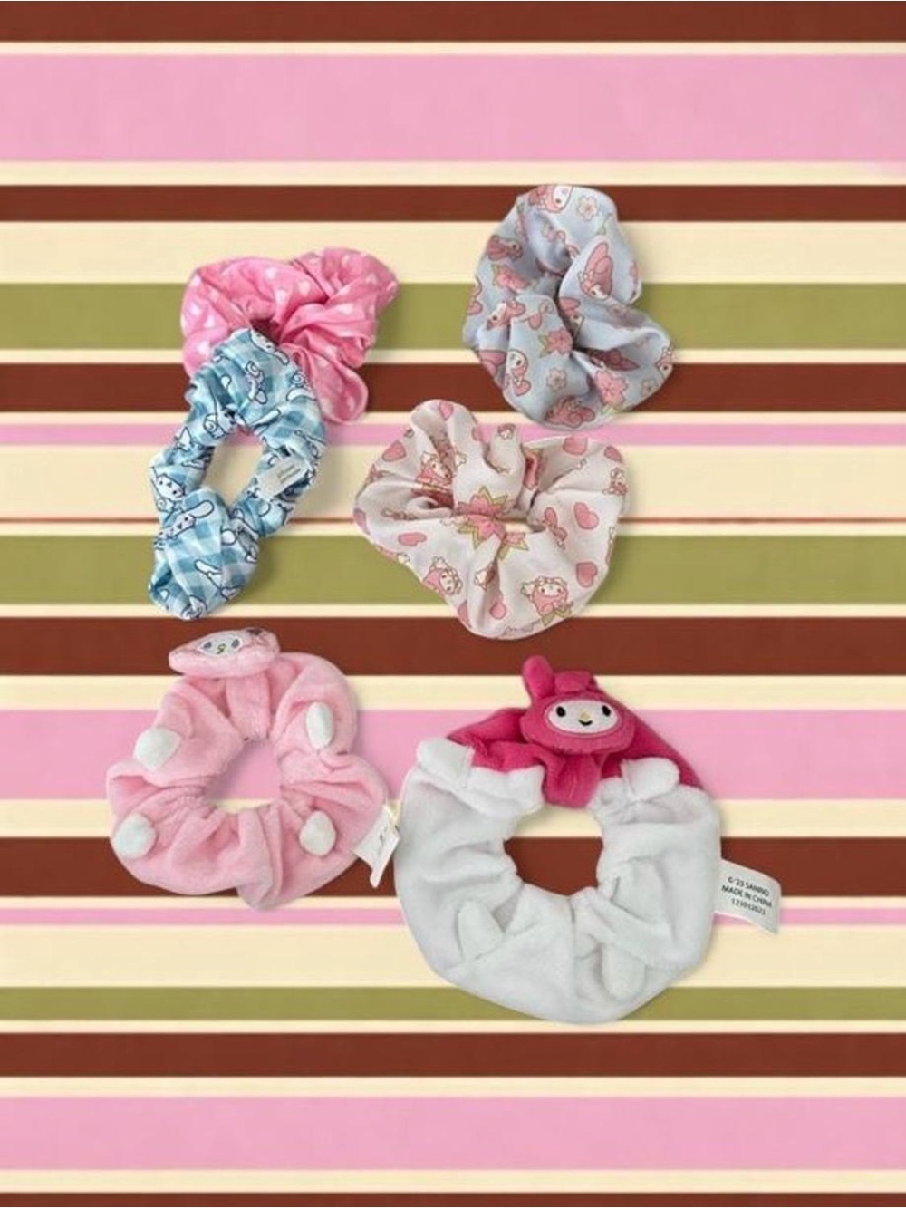 SANRIO HAIR SCRUNCHIES SET OF SIX NEVER USED
SANRIO SET OF SIX HAIR SCRUNCHIES N